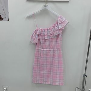 One should ruffle top dress